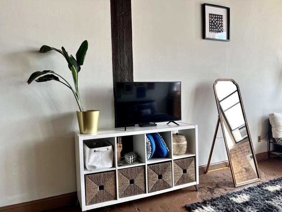 420 Friendly Boho Loft Downtown King Suite Free Parking ดีทรอยต์ ภายนอก รูปภาพ